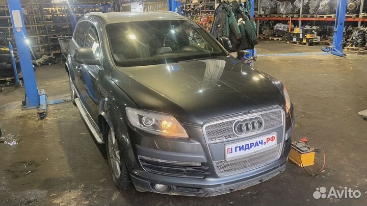 Решетка радиатора Audi Q7 (4L) 4L0853651