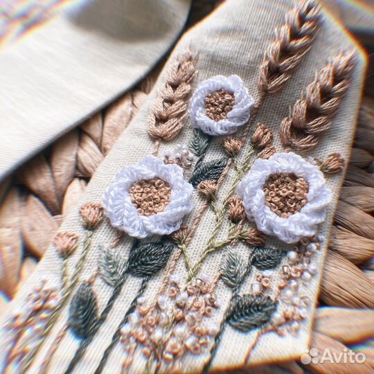 Бантики ручной работы с вышивкой