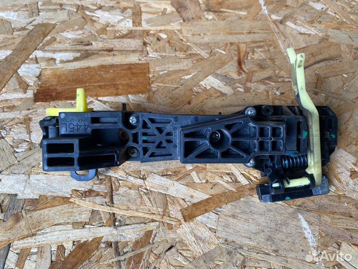 Ручка двери задней наружная левая Toyota Avensis