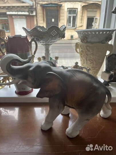 Фарфоровый слон