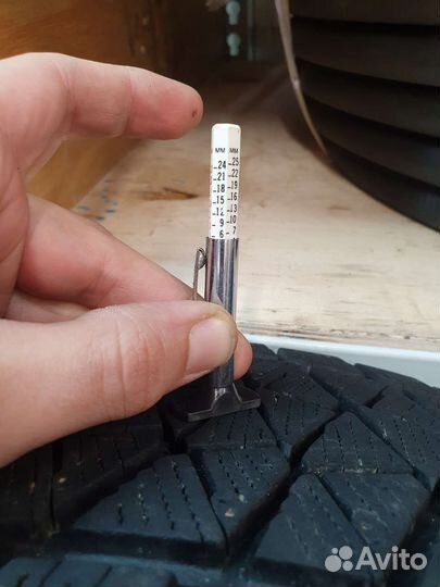 Bridgestone Blizzak DM-V2 215/60 R17 96S