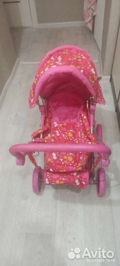 Кукольная коляска для куклы