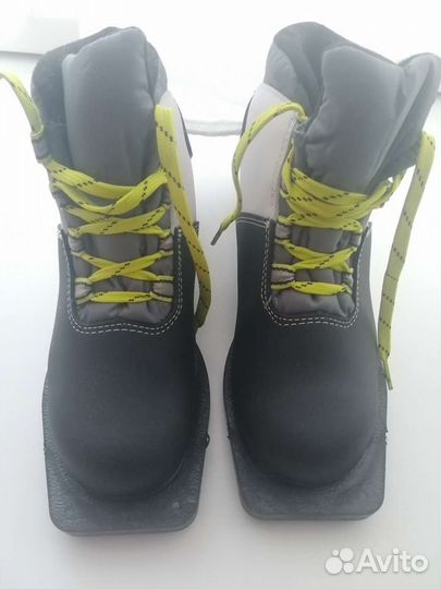 Лыжные ботинки детские 35р