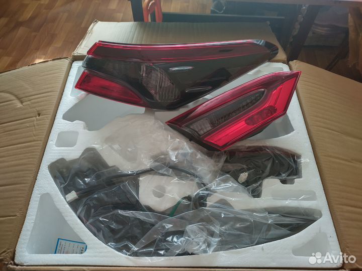 Задние фонари Toyota Camry V70