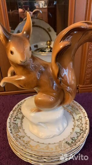 Статуэтка фарфор белочка