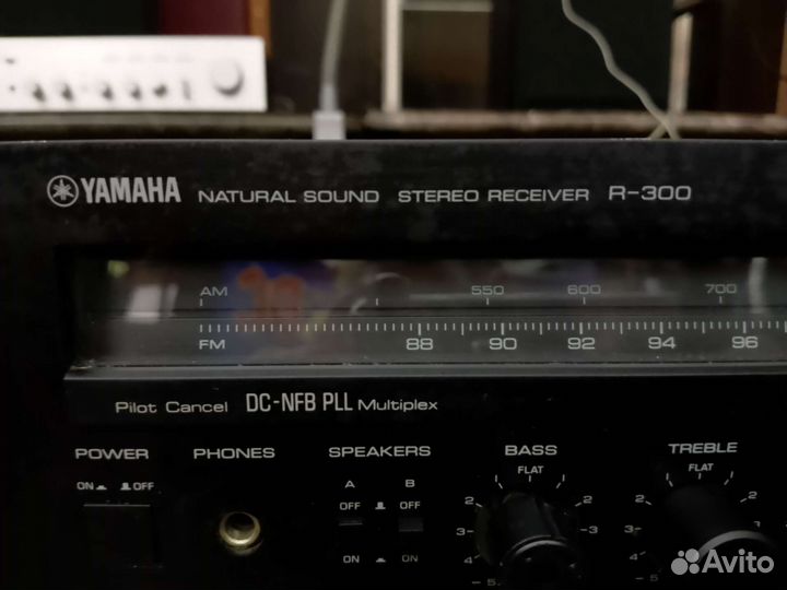 Ресивер Yamaha R-300