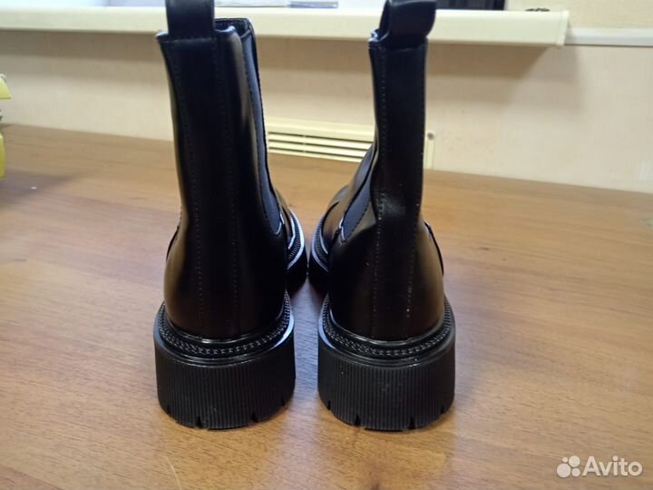 Продам осенние-весенние сапоги