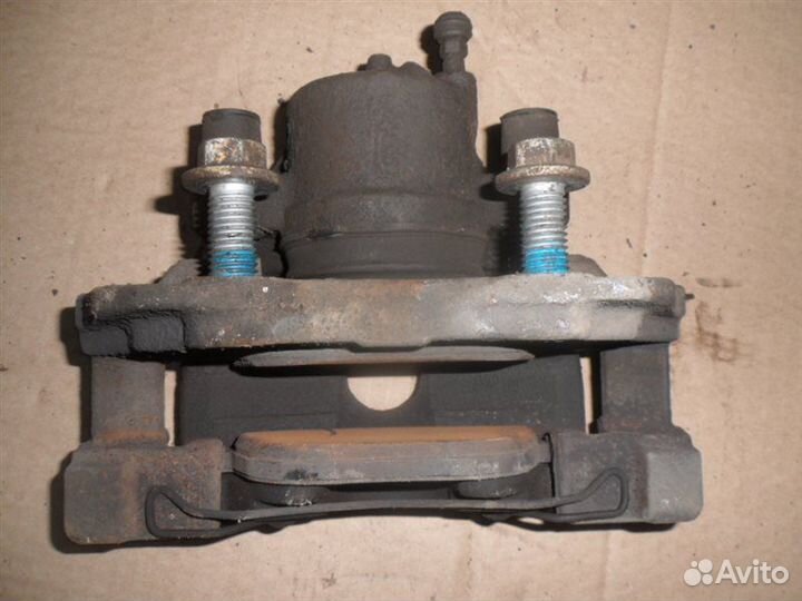 Суппорт передний правый Ford Focus седан