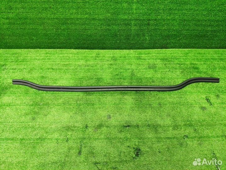 Уплотнительная резинка капота Skoda Octavia A5