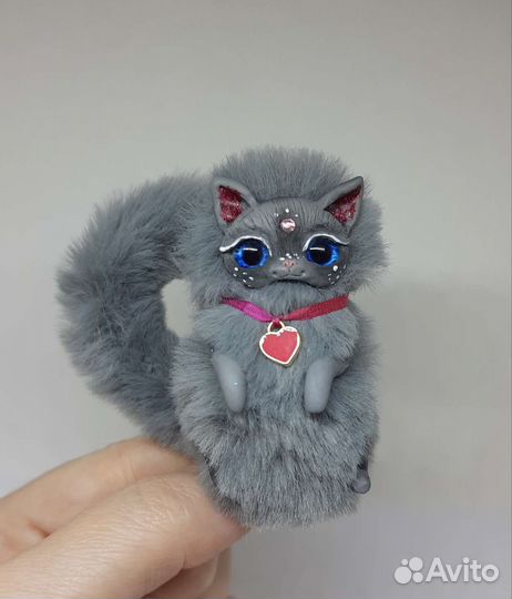 Миниатюрный серый кот