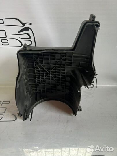 Крышка воздушного фильтра Ford Focus 3 CB8 1.6L