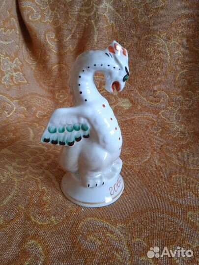 Статуэтка фарфоровая