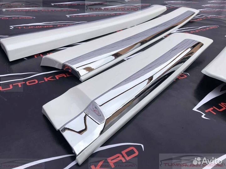 Молдинги дверей Toyota Land Cruiser 200