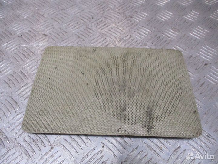 Решетка динамика Volvo 82332540