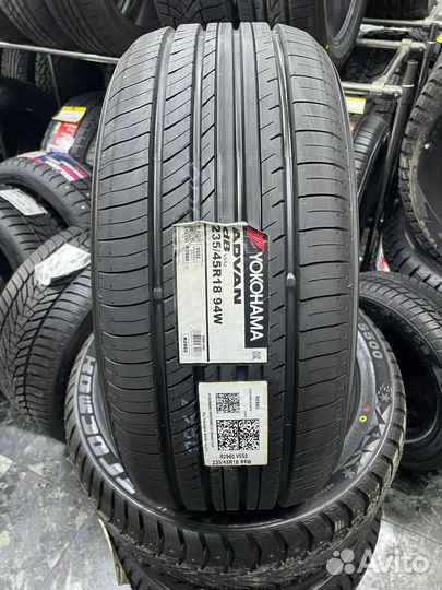 Yokohama Advan dB V552 235/45 R18 94W
