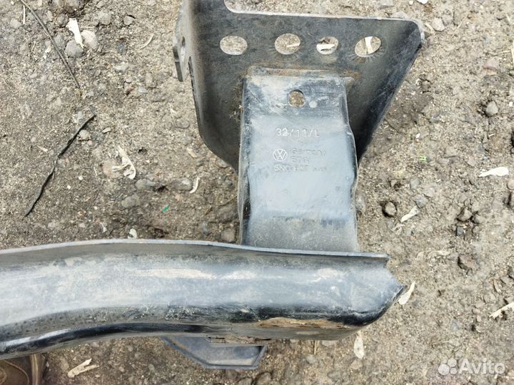 Усилитель переднего бампера VW Tiguan
