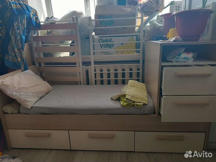 Детская кровать с маятником и матрасами