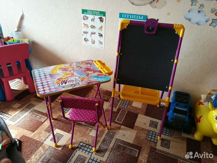 Детский стол и стул, мольберт