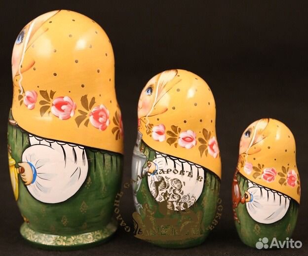 Три сестрицы с самоварами, зеленые сарафаны