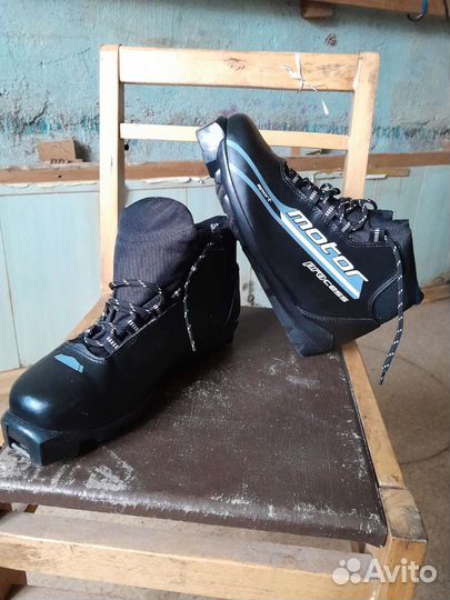 Лыжи и ботинки