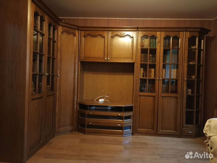 Стенка в гостиную новая из массива дерева(дуб)