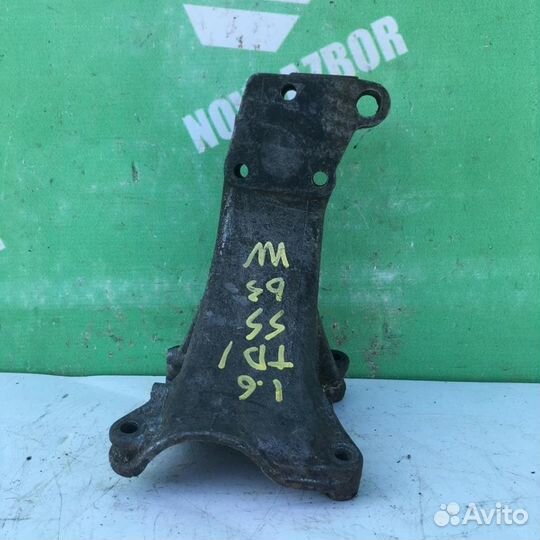 Кронштейн двигателя правый Фольксваген Пассат Б3