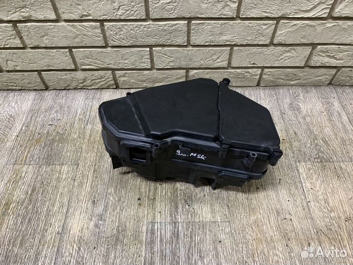 Porsche Cayenne S 958 Корпус блока предохранителей