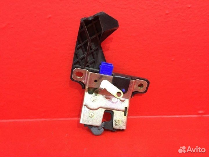 Замок крышки багажника задний Audi A4 B6 2004
