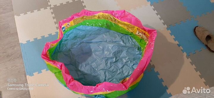 Бассейн,мяч попрыгун и нарукавники