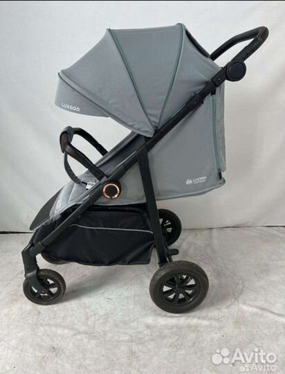 Коляска прогулочная на резинов колёсах Luxmom v1