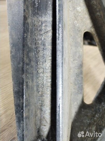 Кронштейн ступеньки передний левый Mercedes-Benz