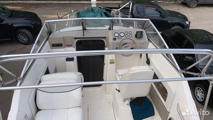 Каютный катер Bayliner 2252