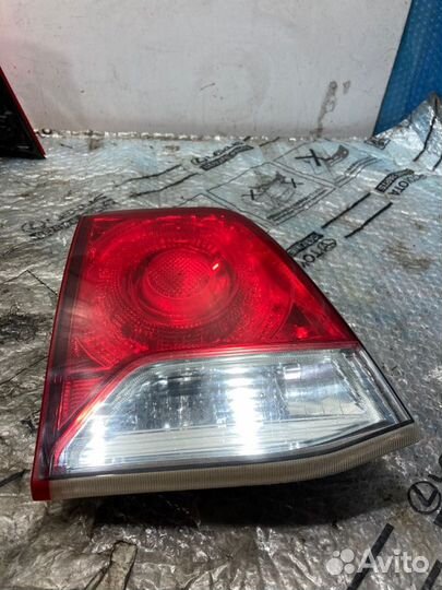 Фонарь задний внутренний левый Toyota Land Cruiser