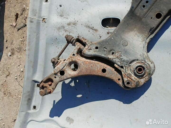 Передний подрамник toyota avensis t220