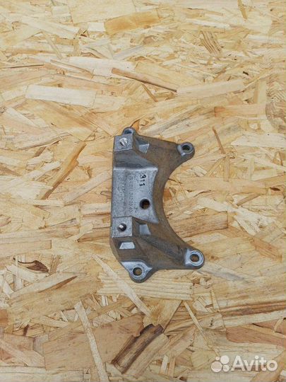 Кронштейн АКПП Mercedes-Benz E 213 654.920 2016