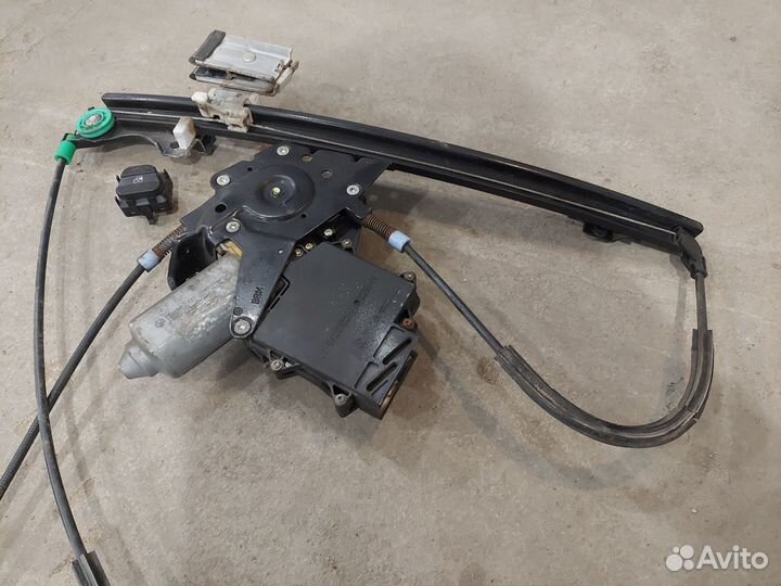 Стеклоподъемник передний правый golf 3