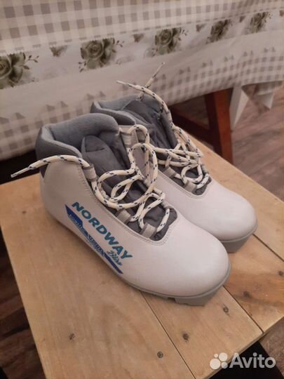 Лыжные ботинки