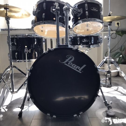 Почти новая, полный комплект — ударная установка