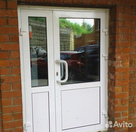 Пластиковая дверь с установкой