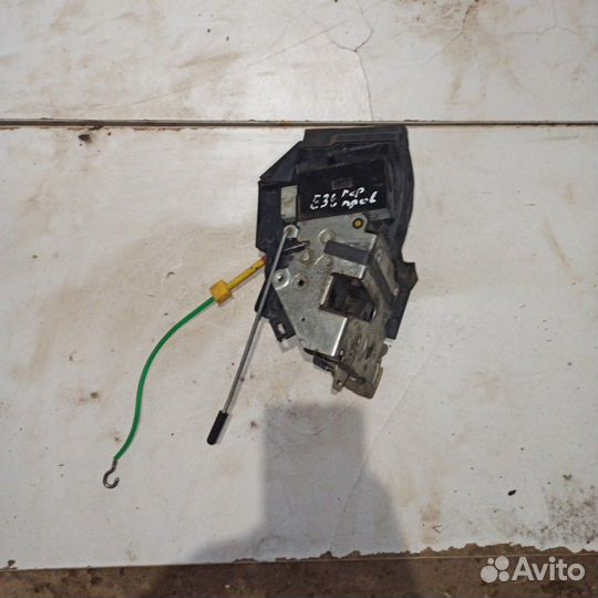 Замок двери передней правой BMW E36
