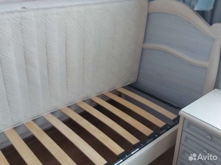 Детская кровать с тумбочкой