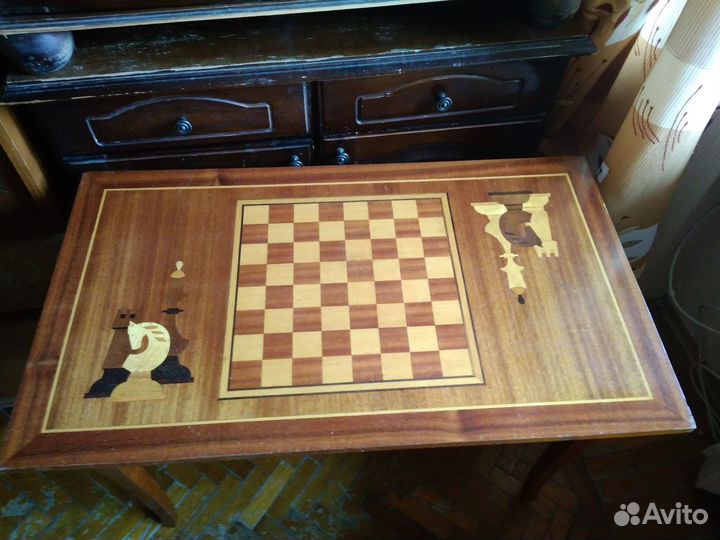 Шахматный столик