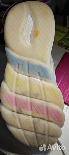 Кроссовки женские