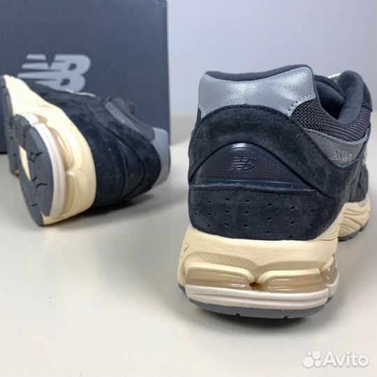 Надежные New Balance 2002R обувь