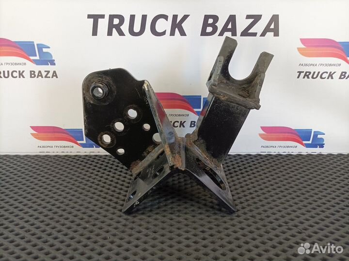 Кронштейн усилителя бампера левый