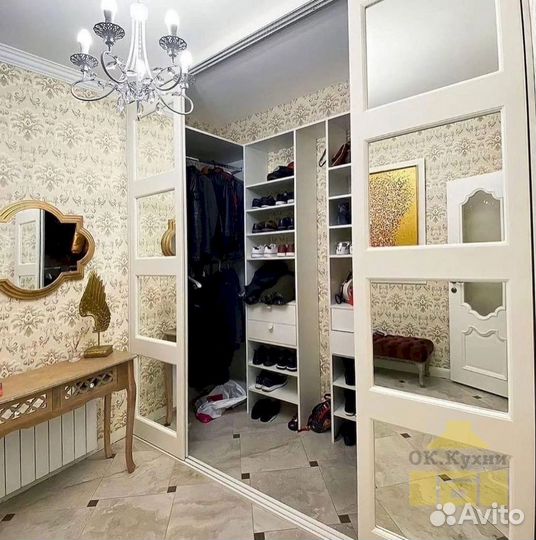 Зеркальный шкаф