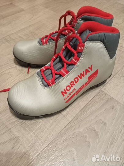 Лыжные ботинки