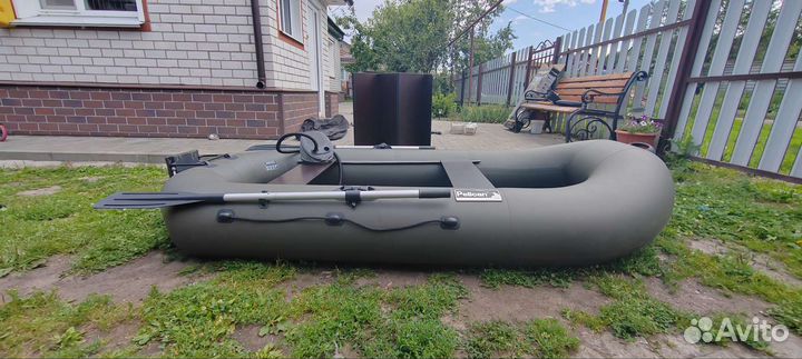 Лодка с электромотором