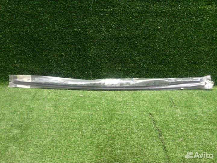 Молдинг лобового стекла передний правый Ford