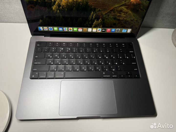 MacBook Pro 14 2023 M3 8/1024 (5 циклов)